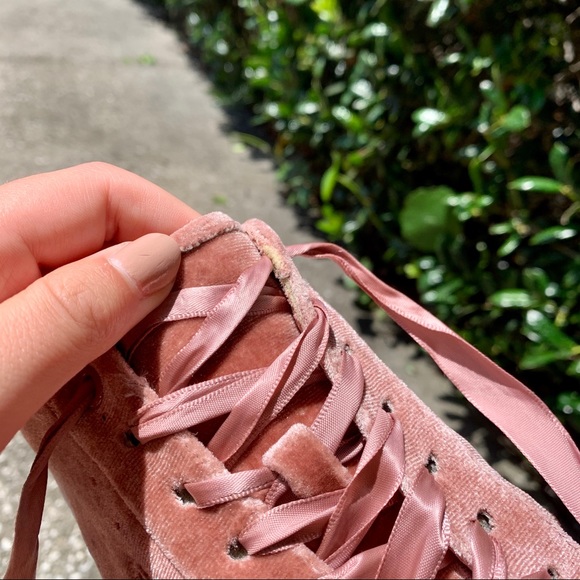 Madden Girl Velvet Star Sneakers Size 7 - Picture 11 of 16